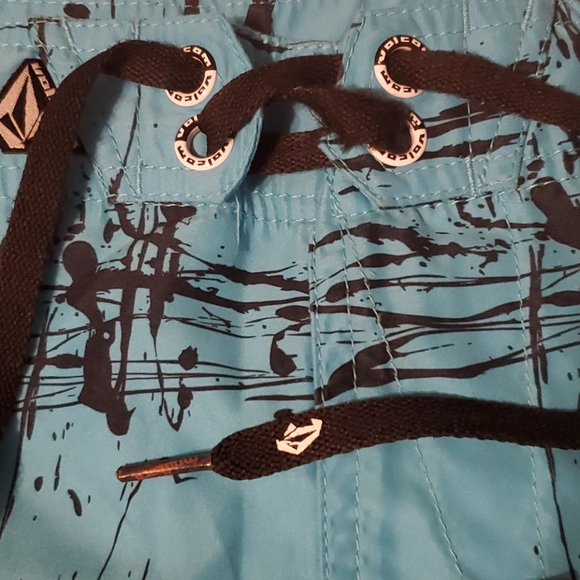 LIKE NEW Volcom Swim Trunks - Picture 3 of 4